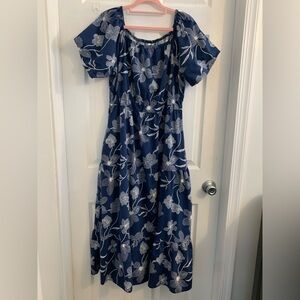 Lovely Women’s prairie Blue Floral Dress. Size large. $15